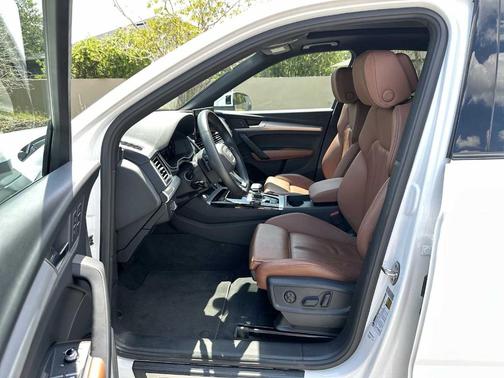 Arkona White 2025 Audi Q5 45 S line quattro Premium