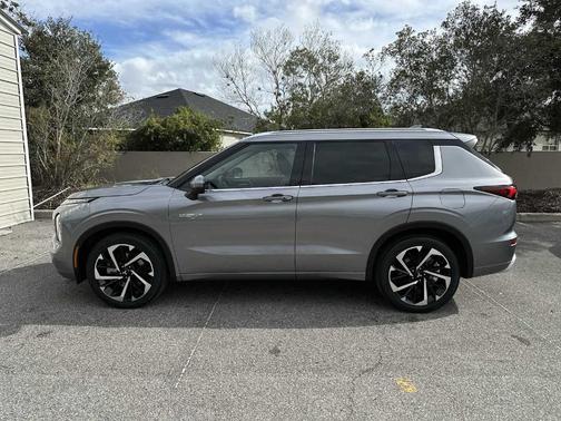 2023 Mitsubishi Outlander SEL