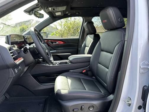 White 2026 Chevrolet Traverse Z71