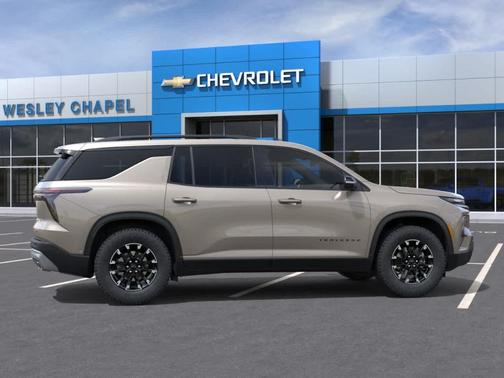 Sandstone Gray 2026 Chevrolet Traverse Z71