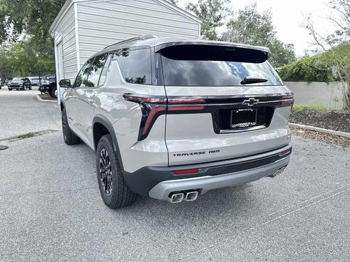 Sandstone Gray 2026 Chevrolet Traverse Z71