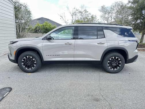 Sandstone Gray 2026 Chevrolet Traverse Z71