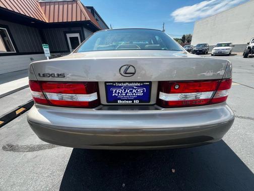 2000 Lexus ES 300 Base