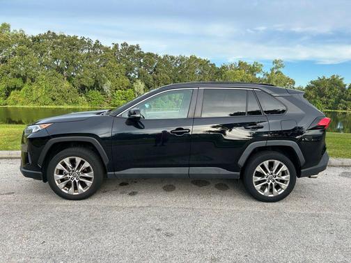 2021 Toyota RAV4 XLE Premium