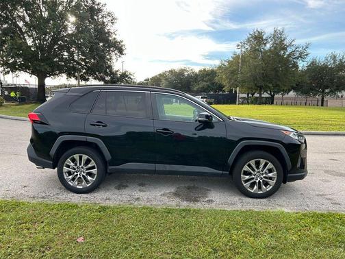 2021 Toyota RAV4 XLE Premium