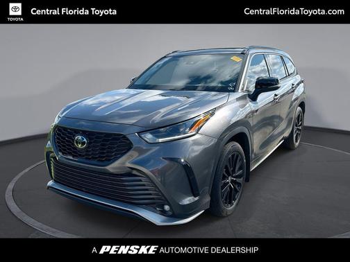 Magnetic Gray Metallic 2024 Toyota Highlander XSE