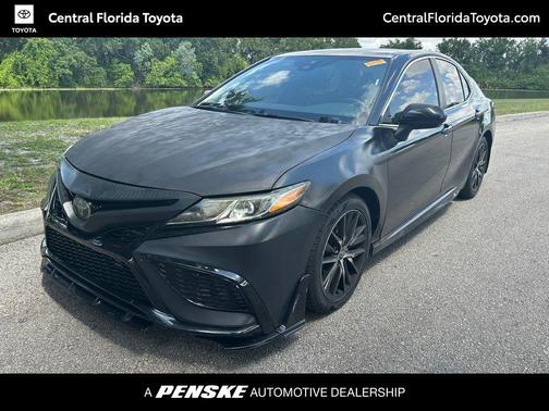 Midnight Black Metallic 2022 Toyota Camry SE