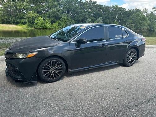 Midnight Black Metallic 2022 Toyota Camry SE