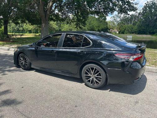 Midnight Black Metallic 2022 Toyota Camry SE