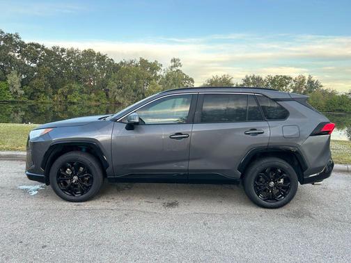 2023 Toyota RAV4 Hybrid SE