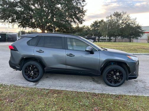 2023 Toyota RAV4 Hybrid SE