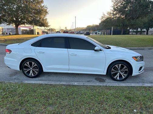 2022 Volkswagen Passat 2.0T SE