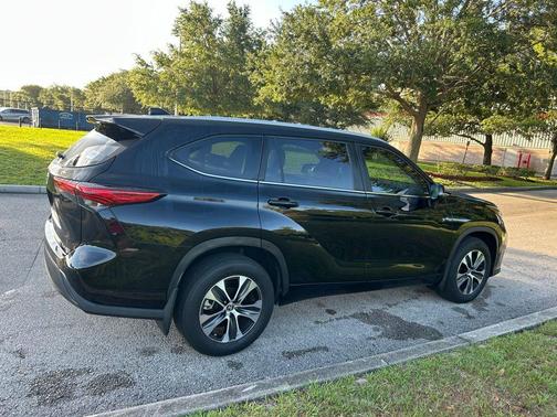 Midnight Black Metallic 2023 Toyota Highlander XLE