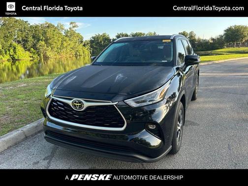 Midnight Black Metallic 2023 Toyota Highlander XLE