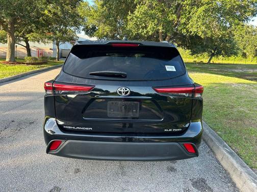 Midnight Black Metallic 2023 Toyota Highlander XLE