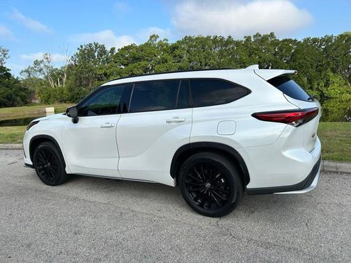 Wind Chill Pearl 2023 Toyota Highlander XSE