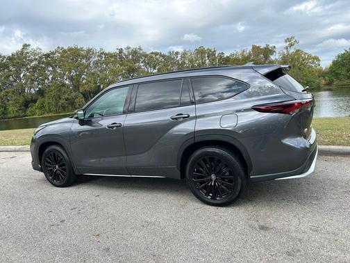 2025 Toyota Highlander XSE