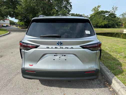 Celestial Silver Metallic 2024 Toyota Sienna XLE