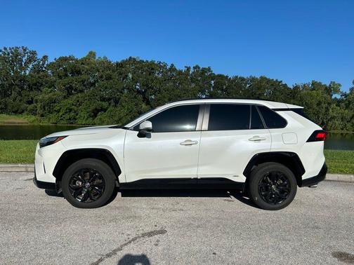 2022 Toyota RAV4 Hybrid SE