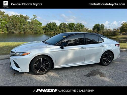 Wind Chill Pearl/Midnight Black Metallic 2020 Toyota Camry XSE