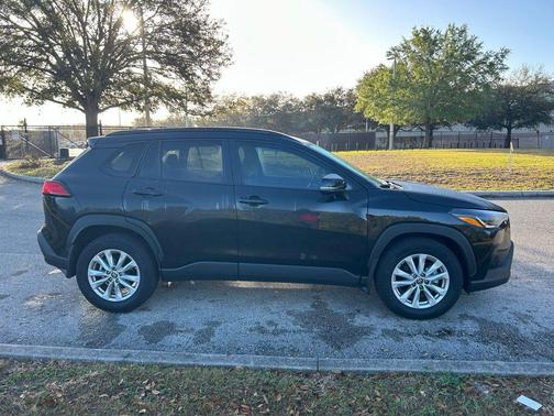 2025 Toyota Corolla Cross LE