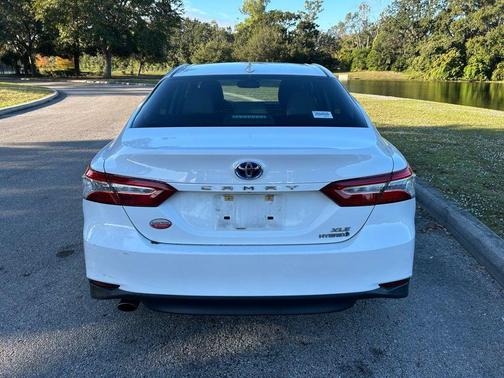 2020 Toyota Camry Hybrid XLE