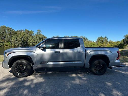 2024 Toyota Tundra Hybrid Platinum