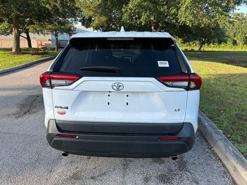 Ice Cap 2024 Toyota RAV4 LE