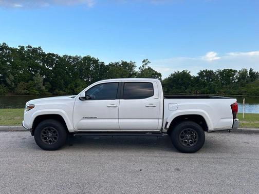 Super White 2018 Toyota Tacoma SR5