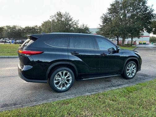 2023 Toyota Highlander Platinum