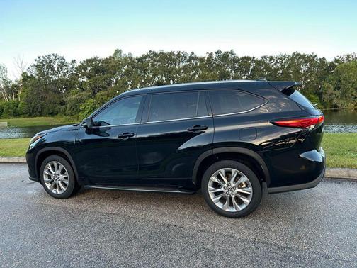 2023 Toyota Highlander Platinum