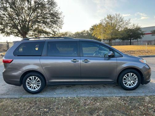 2017 Toyota Sienna XLE Premium