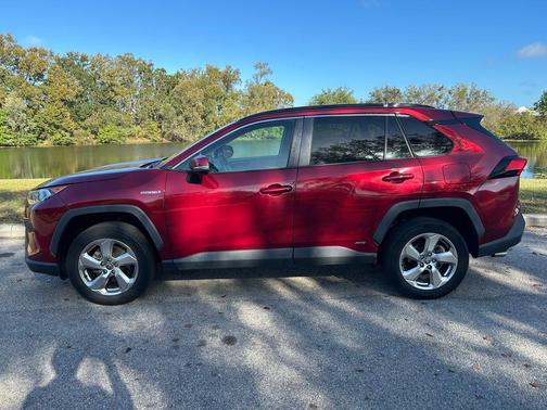 2021 Toyota RAV4 Hybrid XLE Premium
