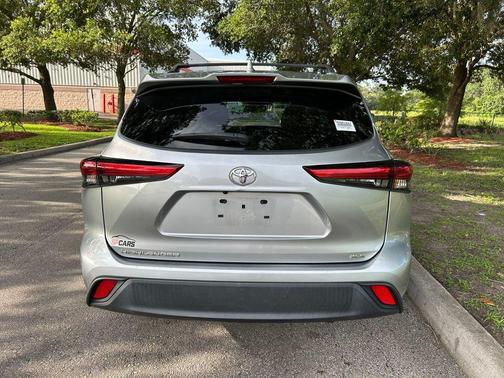 Celestial Silver Metallic 2021 Toyota Highlander XLE