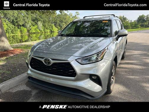 Celestial Silver Metallic 2021 Toyota Highlander XLE