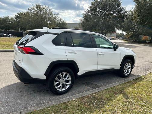 2021 Toyota RAV4 LE