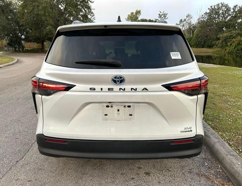 2022 Toyota Sienna XLE