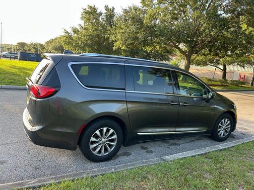 Granite Crystal Metallic Clearcoat 2019 Chrysler Pacifica Touring L
