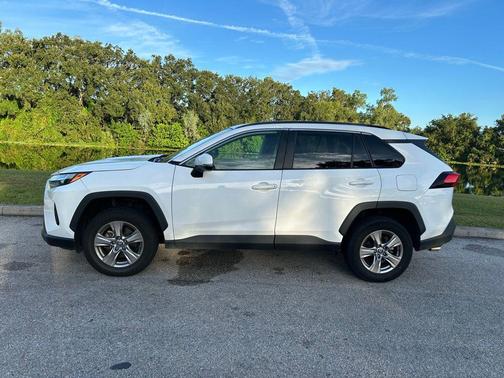 2022 Toyota RAV4 XLE