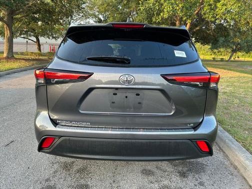 2024 Toyota Highlander LE