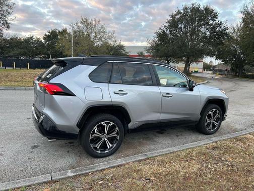 2025 Toyota RAV4 Hybrid SE