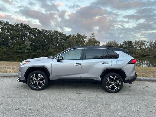 2025 Toyota RAV4 Hybrid SE