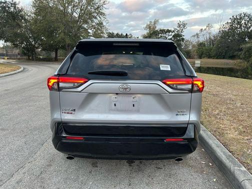 2025 Toyota RAV4 Hybrid SE