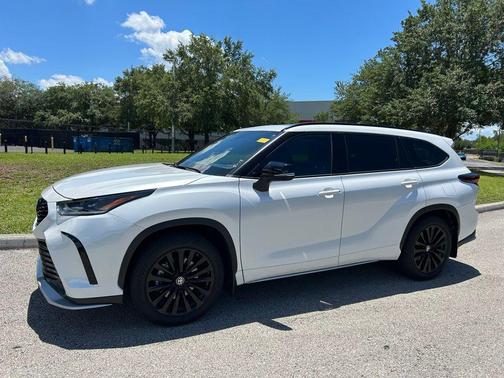 Wind Chill Pearl 2024 Toyota Highlander XSE