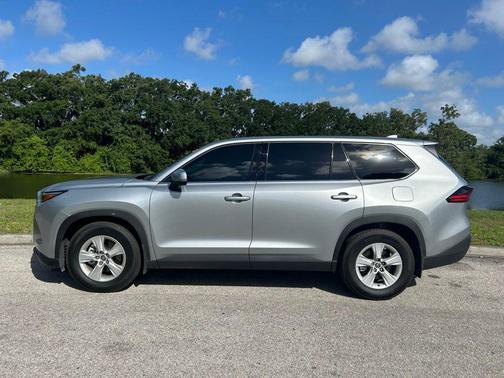 Celestial Silver Metallic 2025 Toyota Highlander LE