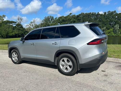 Celestial Silver Metallic 2025 Toyota Highlander LE
