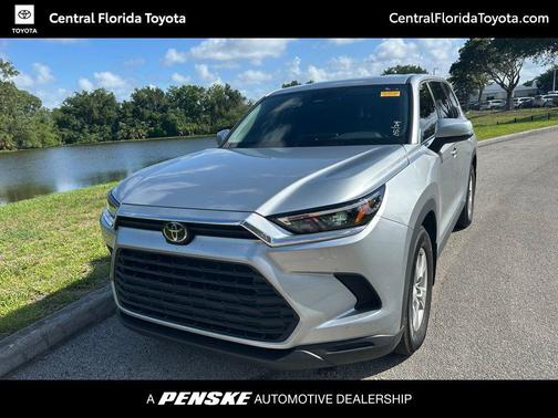 Celestial Silver Metallic 2025 Toyota Highlander LE
