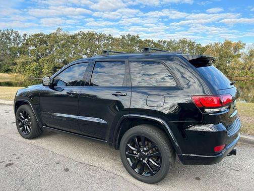 2022 Jeep Grand Cherokee Laredo