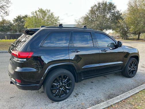 2022 Jeep Grand Cherokee Laredo
