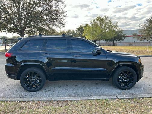 2022 Jeep Grand Cherokee Laredo